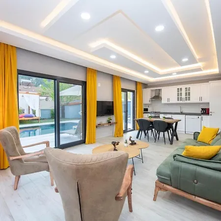 De Mustakil Havuzlu Bahceli Villa Fethiye