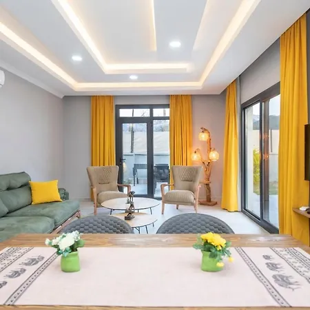 De Mustakil Havuzlu Bahceli Villa